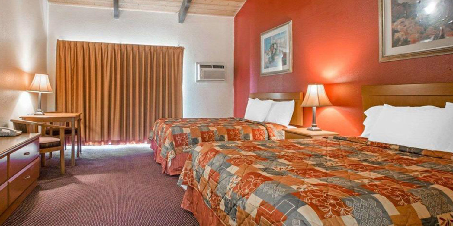 ENJOY SPACIOUS AND AFFORDABLE GUEST ROOMS IN FALLBROOK, CA